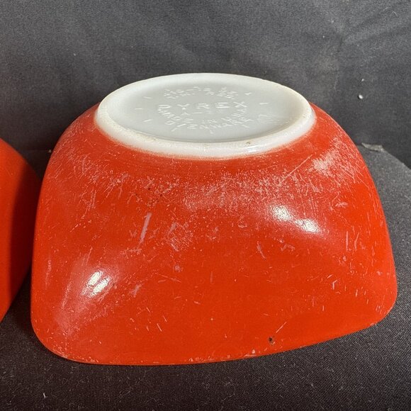 2 PYREX 10-12 oz A-17 Bowls Red Square Ovenware USA 4.75" - Picture 5 of 6